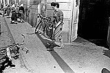 24 1957 Predajňa Ľuba-dnes Altis-,bicykle sa nezamykali