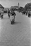 647 1961-3.Opora nášho Slavoja-Pišta Bíro. Vľavo domček mestskej vážnice.