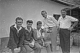 647 Jožko Vrabec,Edo Krivosudský,Jojo Baša,Janko Lopašovský, Gejza Sabo a vzadu sudy piva-hody.