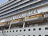 Costa Concordia bola dotiahnutá do Janova, kde ju rozoberú