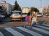 Doprava pred ZŠ Komenského je hlavne ráno pre deti nebezpečná!