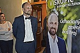 Nálada počas povolebnej noci bola v tíme Jofa Viskupiča výborná. Viskupič je novým županom TTSK