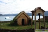  V roce 1000 př. n. l. Leif Eriksson (syn Erika Rudého) se vrací z Norska již jako křesťan a přiváží s sebou i jednoho misionáře. Z grónských vikingů se stávají křesťané, je zbudován první kostel, který byl pojmenovám po jeho matce Tjodhilde. V Qassiarsuku jsou k vidění rujny Brattahlidu a také replika kostela...Zde byly položeny kořeny křesťanství v Grónsku.