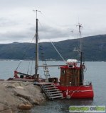 Na protilehlém břehu fjordu leží Narsarsuarq
