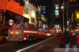  Times Square, New York. Aj počas noci je ulica presvetlená od veľkoplošných LED obrazoviek.