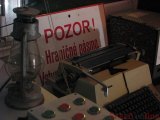  Dobove artefakty vystavene v kabinkach pasovej kontroly priblizili casy, kedy bola colnica Bratislava - Berg hranicou medzi totalitou a demokraciou