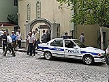 200 V niektorych krajinach pri bohosluzbach mesity strazia policajti.